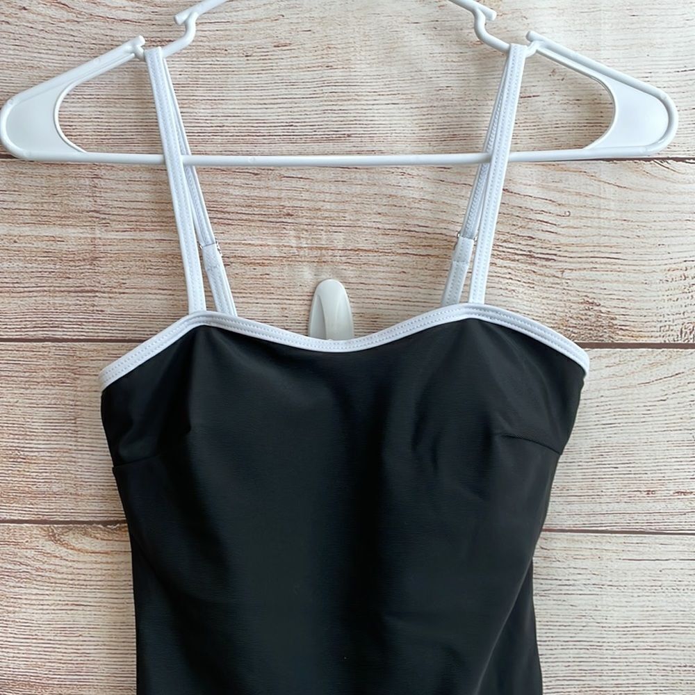 NEW WITHOUT TAGS NINO BALCUTTI ONE PIECE SWIMSUIT WITH MATCHING SARONG - Picture 3 of 9